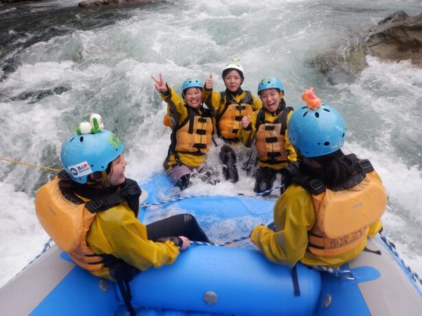 吉野川でラフティングツアーをしているリオブラボーです。本当にリオブラボー(川最高！)なんです。