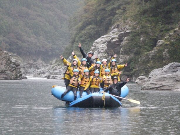 吉野川でラフティングツアーをしているリオブラボーです。本当にリオブラボー(川最高！)なんです。