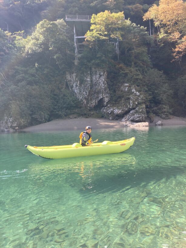 徳島県と高知県を流れる吉野川小歩危に挑む猛者たち水のきれいさは仁淀ブルーも真っ青か？！