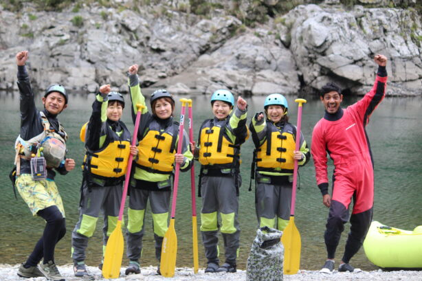 徳島県と高知県を流れる吉野川小歩危に挑む猛者たち集合写真